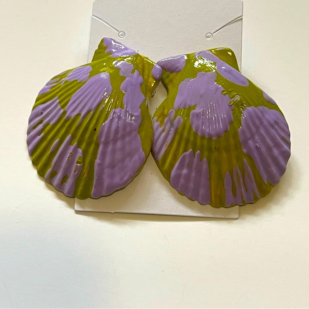 Good Germs Seashell earring